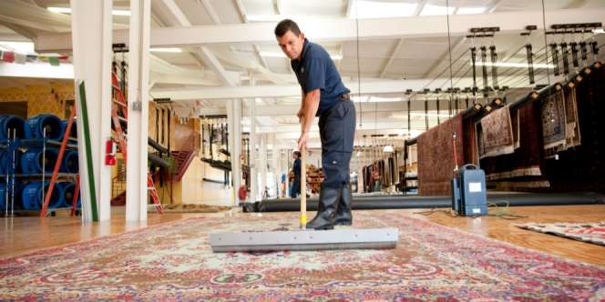 Kejujuran Cleaning Service Kembalikan Berlian Rp 1,6 M