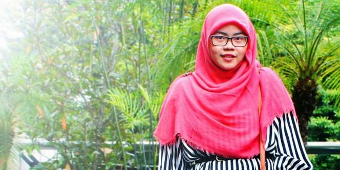 Indah Riyanti: Motif Busana Vertikal Bikin Kurus?