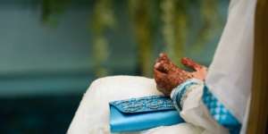 Cara Hadirkan Kesan Romantis Saat Hujan