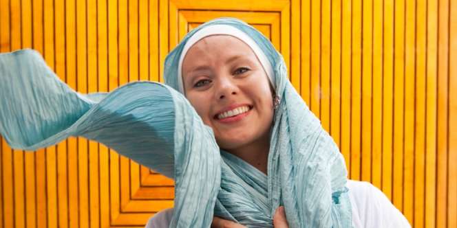 Gadis Ini Menemukan Islam Usai Dilarang Ibu Menikahi Muslim