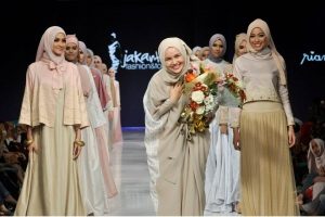 `Warna Warni Bunga` di Panggung Ultah Wardah