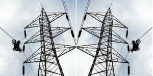 Waduh! Motor Sport Nyangkut di Kabel Sutet