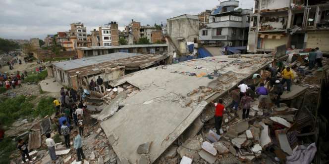Gempa Terburuk Guncang Nepal, 1.800 Orang Tewas