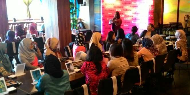 Kelas Kecantikan 'Kartini Funday' PinkEmma bersama Wardah