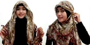 Tutorial Hijab Simpel Bergaya Motif Abstrak