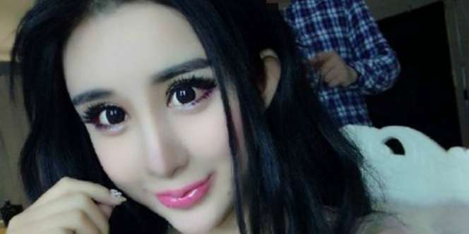 Cantik Berkat Operasi Plastik, Gadis Ini Dijuluki Hantu Ular