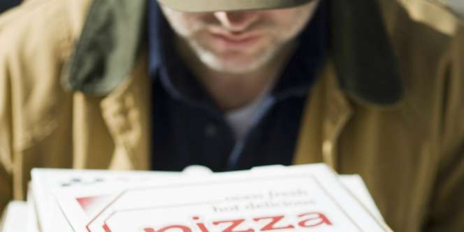 Ditikam Perampok, Pria Ini Tetap Antarkan Pizza Pelanggan