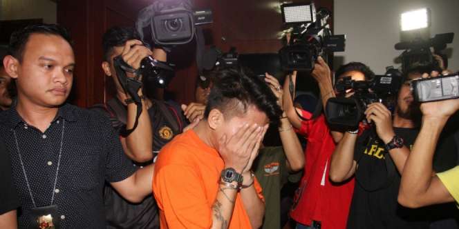 Siapa Pelanggan Artis AA?