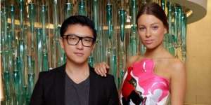 Artis Hollywood Pakai Rancangan Desainer Indonesia