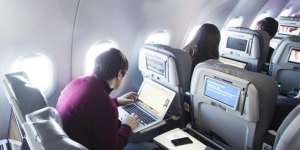 Penumpang Pesawat Rela Kelaparan demi Akses Wifi