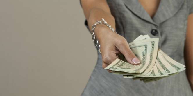 Ternyata Pria Lebih Pelit soal Uang Tip Dibanding Wanita
