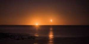 Geger Matahari dan Bulan Sama-sama Bersinar di Tengah Malam