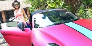 Empat Seleb yang Suka Pamer Kekayaan