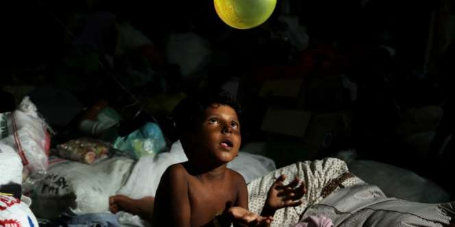 Pengungsi Rohingya, Dihalau Militer Berjuang di Laut Lepas
