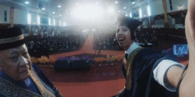 Selfie Saat Wisuda, Mahasiswa Malaysia Batal Lulus