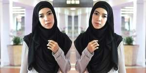 Fitri Aulia: Tetap Trendi nan Syar'i dengan Simply Monochrome