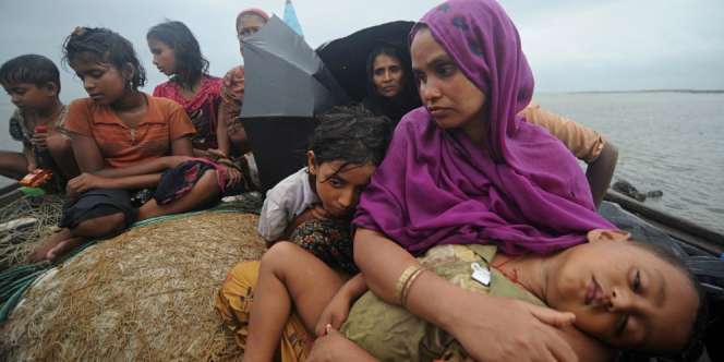Lelang Batu Safir demi Bantu Rohingya