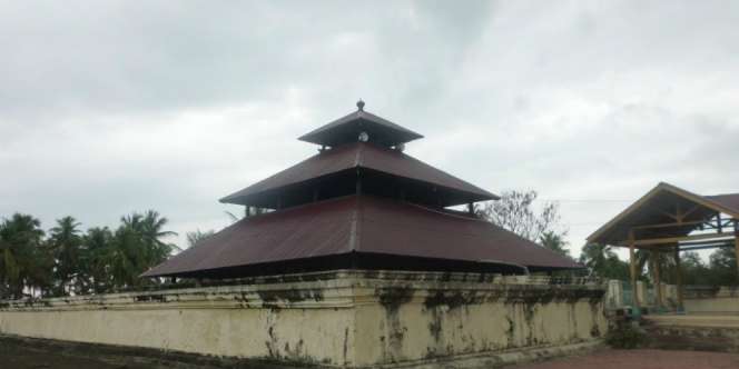 Masjid Indrapuri Aceh, Didirikan di Bekas Kuil Hindu