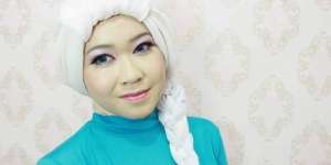 PinkEmma: Intip Tutorial Rias Mirip Elsa 'Frozen'
