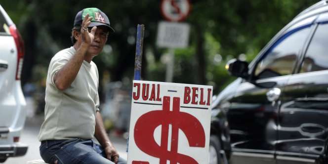 Rupiah Rontok ke Posisi Terendah Sejak 17 Tahun