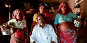 Hanya Demi Air Minum, Pria di India Nikahi 3 Wanita