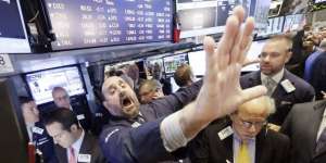 Pelaku Pasar Panik, Bursa Saham Indonesia Terkapar
