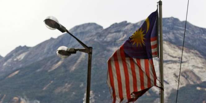 Pendaki Mesum di Gunung Kinibalu Dilarang Keluar Malaysia