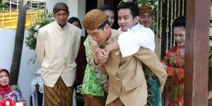 Momen Sakral Siraman Gibran-Selvi