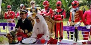 Saat Delapan `Power Ranger` Kondangan 