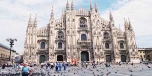 Peraturan Unik Saat Keliling Dunia