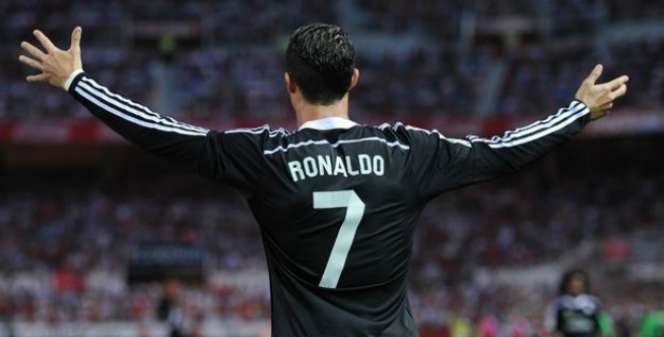 Cristiano Ronaldo Rajai Daftar Pemain Sepak Bola Paling Laris