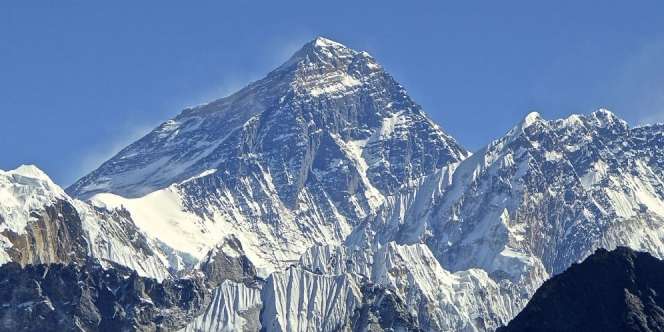Efek Gempa Nepal, Gunung Everest Bergeser