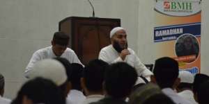 Imam Palestina Pimpin Salat Subuh Pertama Ramadan di Depok