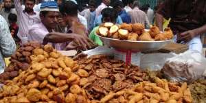 Di Sini, Ketahuan Makan Siang Saat Ramadan Dipenjara 10 Hari