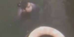 Kesal Suami Tak Belikan Tas, Istri Lompat ke Danau