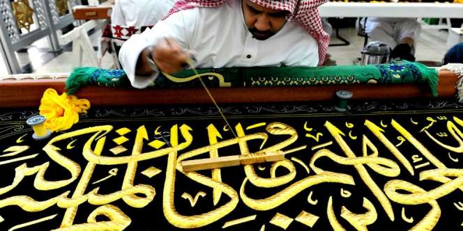 Mengintip Mesin Canggih Pembuat Jubah Kabah