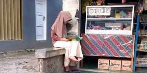 Ibu Penjaga Warung si `Ahlul Quran`