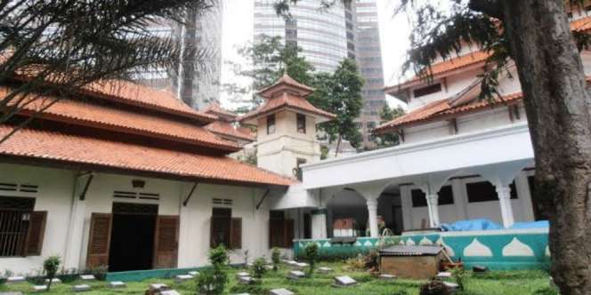 Masjid Hidayatullah, Kesejukan di Antara Pencakar Langit