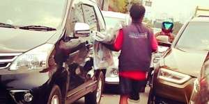 Kegigihan Pengasong Berkaki Satu