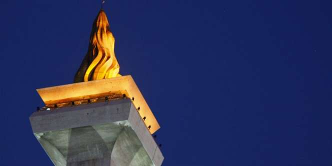 Misteri Relief Wanita di Lidah Api Monas