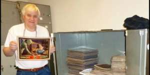 Raup Rp 314 Miliar dari Poster Bekas