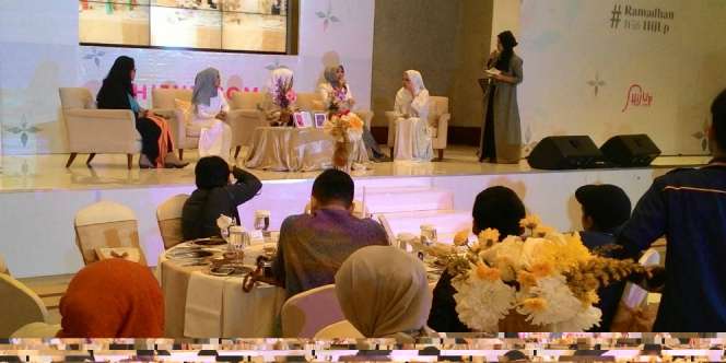 4 Desainer Hijab Pamer Karya Busana Cantik di HijUp