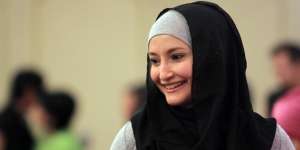 Inneke: Hidup Saya Berubah Usai Baca Surat An Nur dal Al Ahzab