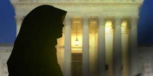 Dipaksa Lepas Hijab, Muslimah Gugat Polisi Michigan