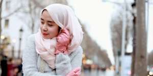 Sembunyikan Kantung Mata dengan Makeup
