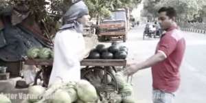 Penjual Kelapa Tampan Menggugah Netizen