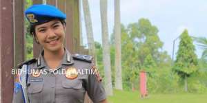 Pesona Bripda Dina, Polwan Cantik Termuda di Polda Kaltim