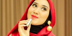 Cantik dengan Tampilan Bibir Tipis Alami