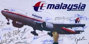 Momen Mengerikan, Korban MH17 Timpa Atap Rumah