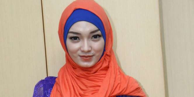Syuting Video Klip Lagu Religi, Zaskia Gotik Menangis